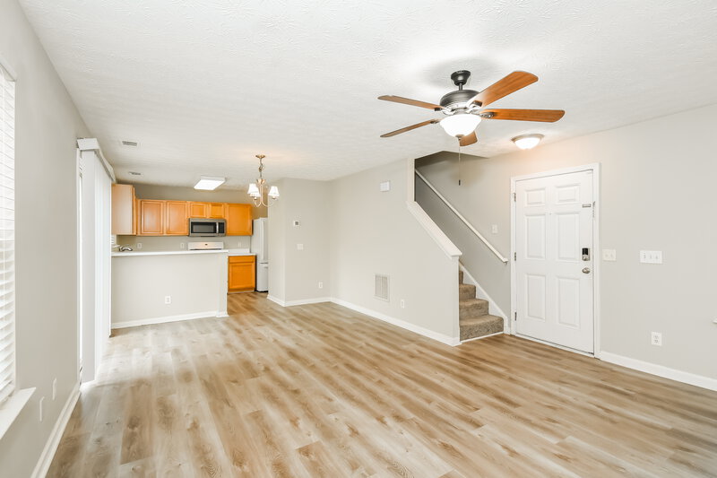 1,950/Mo, 542 W Oaks Dr Woodstock, GA 30188 Living Room View 2