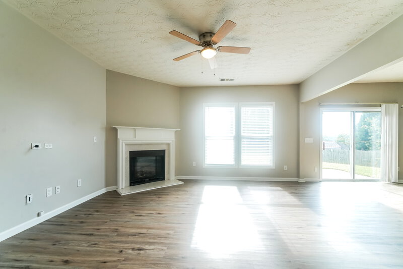 2,180/Mo, 216 Winterbury Dr Canton, GA 30114 Living Room View 2