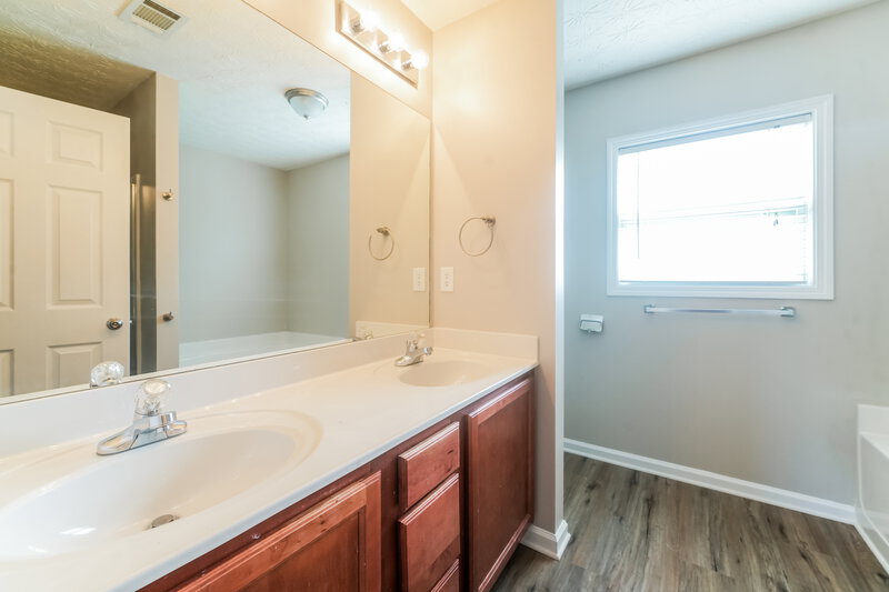 2,180/Mo, 216 Winterbury Dr Canton, GA 30114 Main Bathroom View