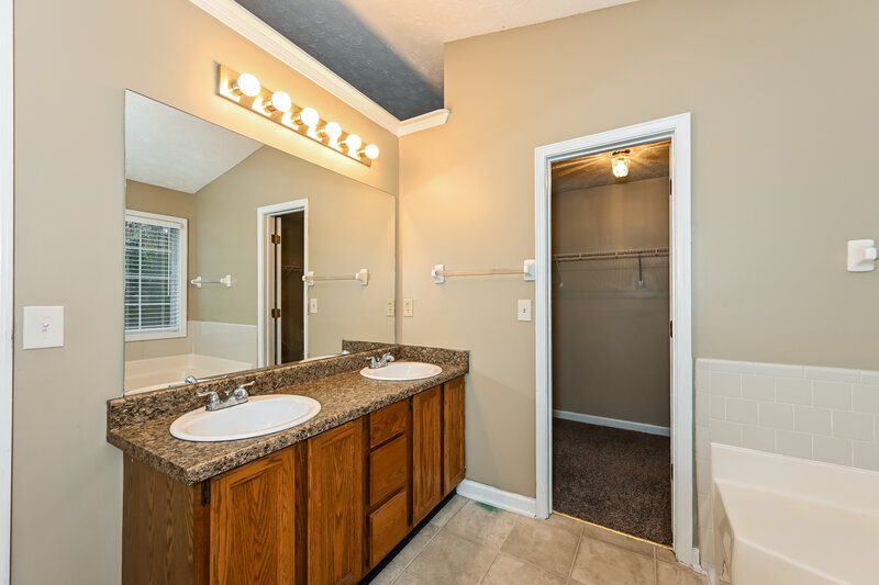 2,115/Mo, 242 Clarion Rd Lawrenceville, GA 30043 Main Bathroom View