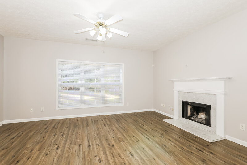 0/Mo, 145 Alessie Dr Newnan, GA 30263 Living Room View