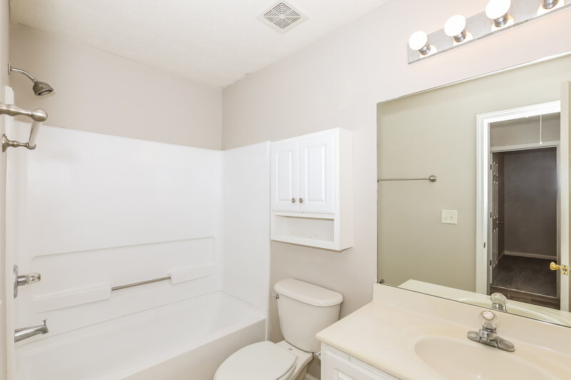 0/Mo, 145 Alessie Dr Newnan, GA 30263 Bathroom View