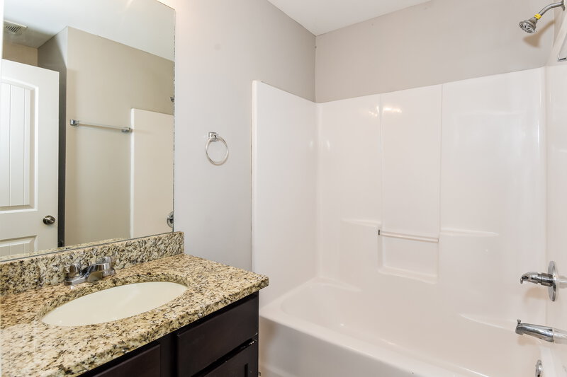 2,015/Mo, 63 Hamilton Blvd NW Cartersville, GA 30120 Bathroom View