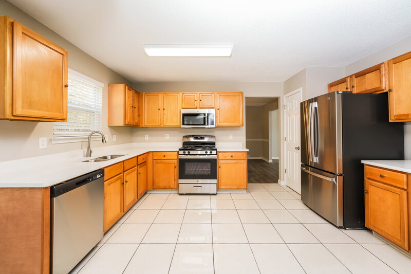 2,080/Mo, 4097 Rosebud Park Dr Snellville, GA 30039 Kitchen View 2