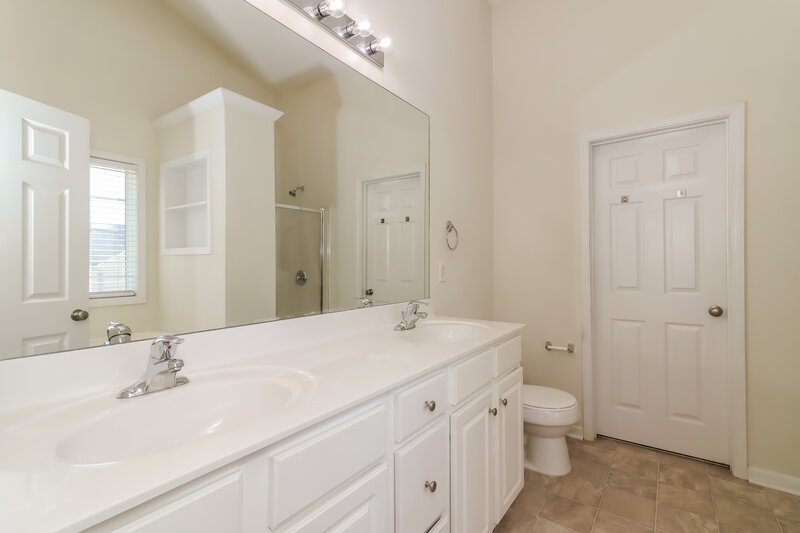1,855/Mo, 215 Overlook Dr Dallas, GA 30157 Main Bathroom View