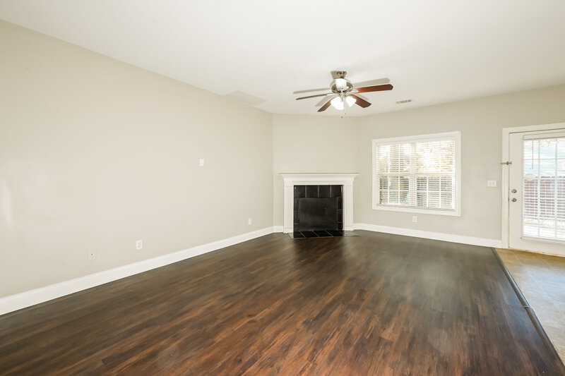 1,925/Mo, 5331 Apple Grove Rd Buford, GA 30519 Living Room View