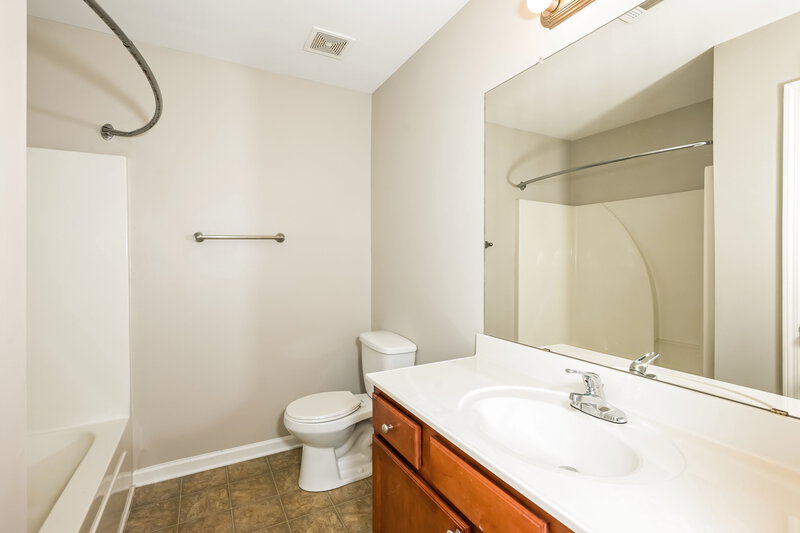 1,925/Mo, 5331 Apple Grove Rd Buford, GA 30519 Bathroom View