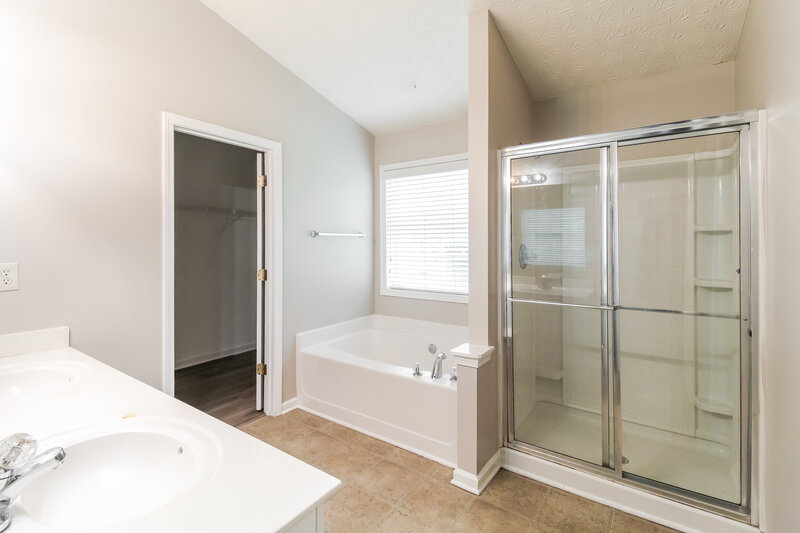 2,180/Mo, 320 Ballyshannon Dr Dacula, GA 30019 Main Bathroom View