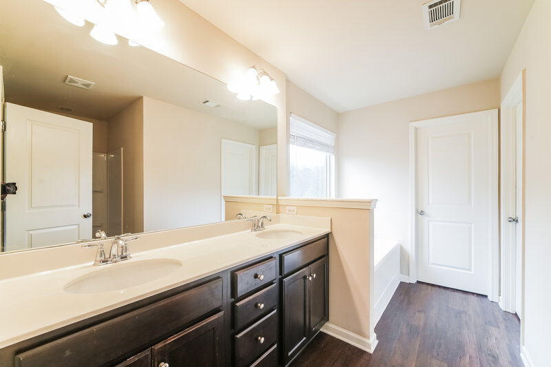 2,055/Mo, 2974 E Captiva Dr Douglasville, GA 30135 Main Bathroom View