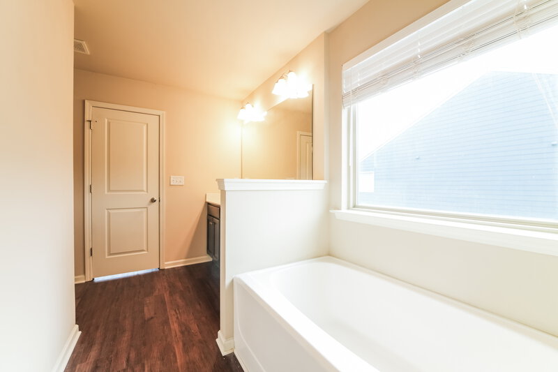 2,055/Mo, 2974 E Captiva Dr Douglasville, GA 30135 Main Bathroom View 2