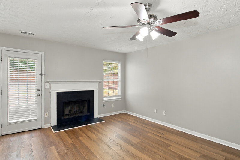 2,130/Mo, 70 Stony Oak Dr Newnan, GA 30263 Living Room View