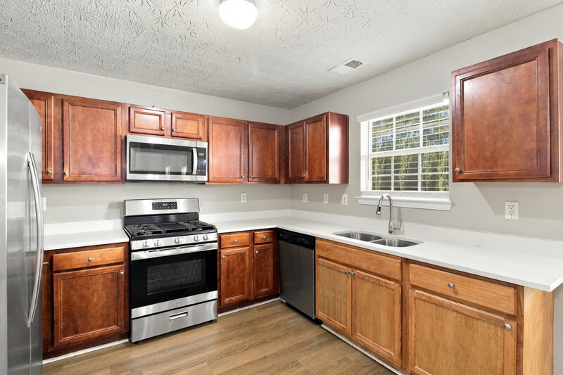 2,130/Mo, 70 Stony Oak Dr Newnan, GA 30263 Kitchen View