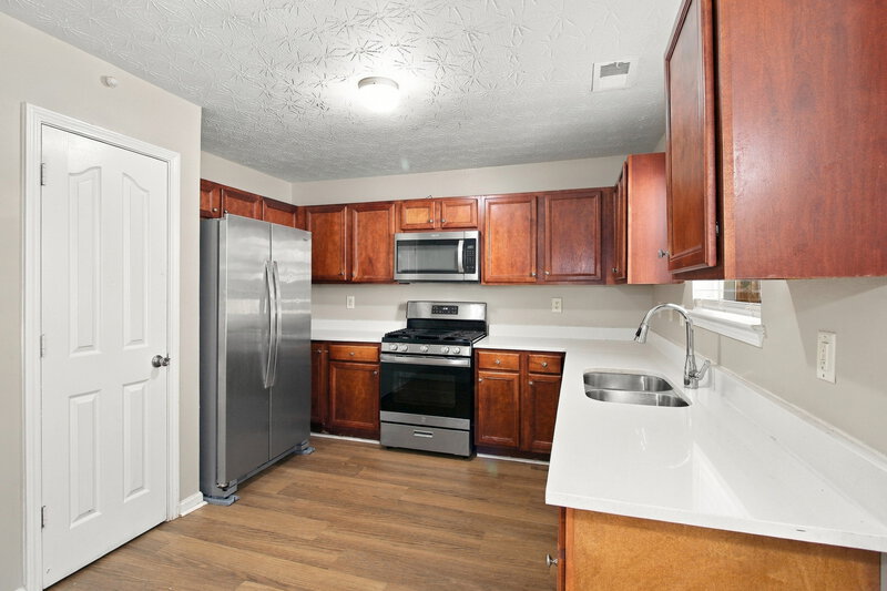 2,130/Mo, 70 Stony Oak Dr Newnan, GA 30263 Kitchen View 2