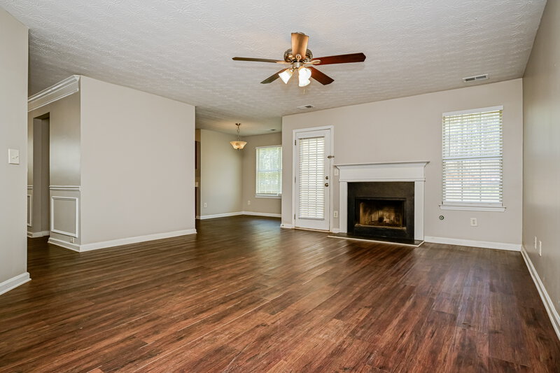 2,310/Mo, 70 Stony Oak Dr Newnan, GA 30263 Living Room View