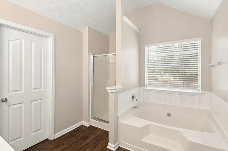 2,130/Mo, 70 Stony Oak Dr Newnan, GA 30263 Primary Bathroom View 2