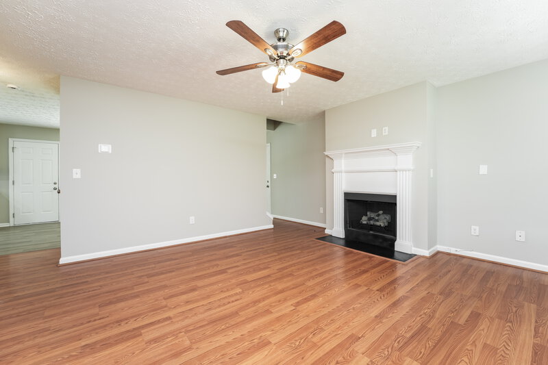 1,890/Mo, 519 Shenandoah Ln Winder, GA 30680 Living Room View