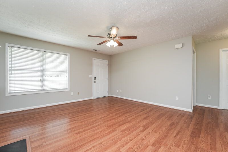 1,890/Mo, 519 Shenandoah Ln Winder, GA 30680 Living Room View 2