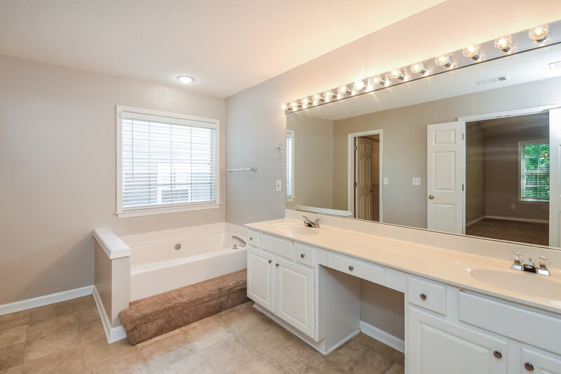 2,255/Mo, 3740 Ridgefair Dr Cumming, GA 30040 Main Bathroom View