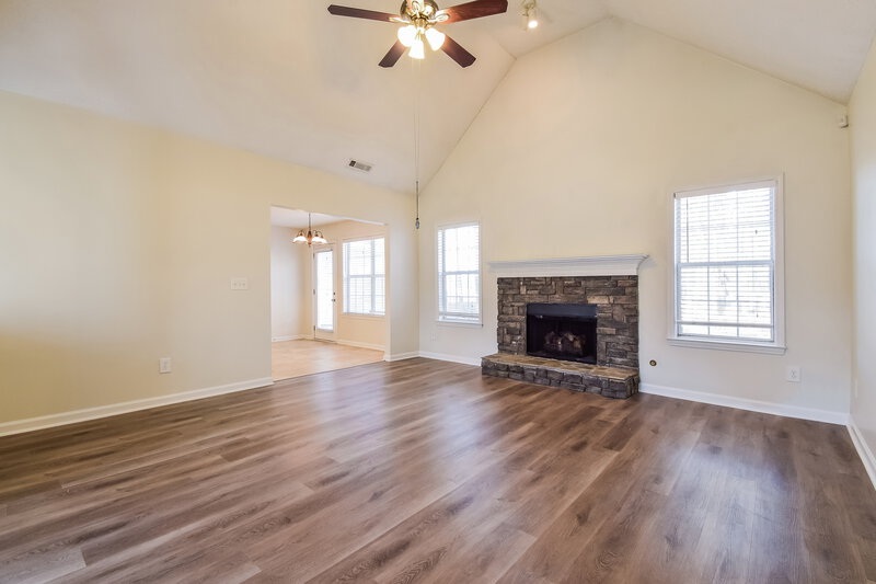 2,205/Mo, 10 Elmwood Dr Sharpsburg, GA 30277 Living Room View