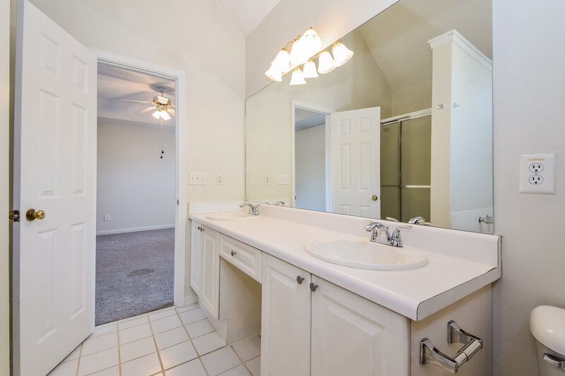 2,205/Mo, 10 Elmwood Dr Sharpsburg, GA 30277 Bathroom View 2