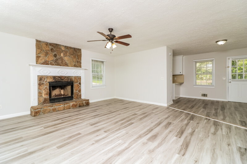 2,255/Mo, 2739 Old Mill Pl Acworth, GA 30102 Living Room View 4