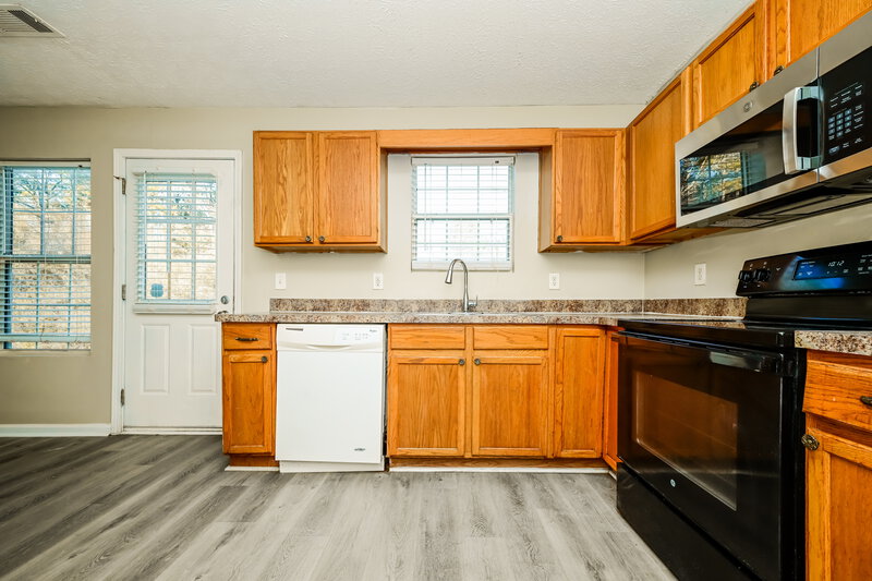 1,830/Mo, 745 Keys Ferry Rd McDonough, GA 30252 Kitchen View 2