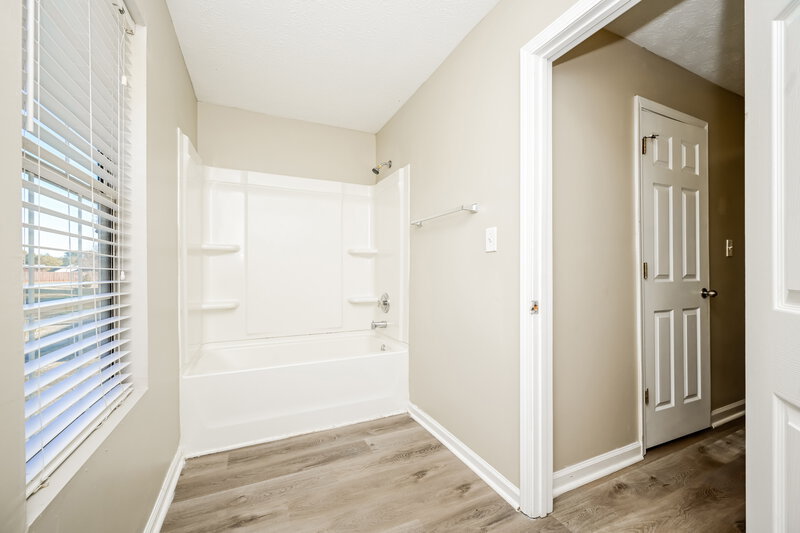 1,830/Mo, 745 Keys Ferry Rd McDonough, GA 30252 Main Bathroom View 2