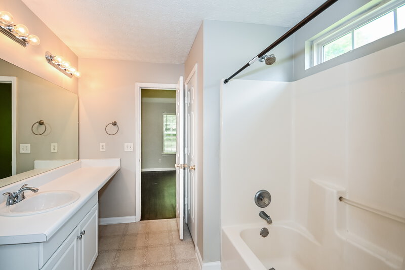 1,960/Mo, 318 Westminster Dr Canton, GA 30114 Main Bathroom View