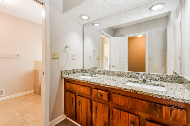2,560/Mo, 3544 Winston Ct Marietta, GA 30066 Main Bathroom View