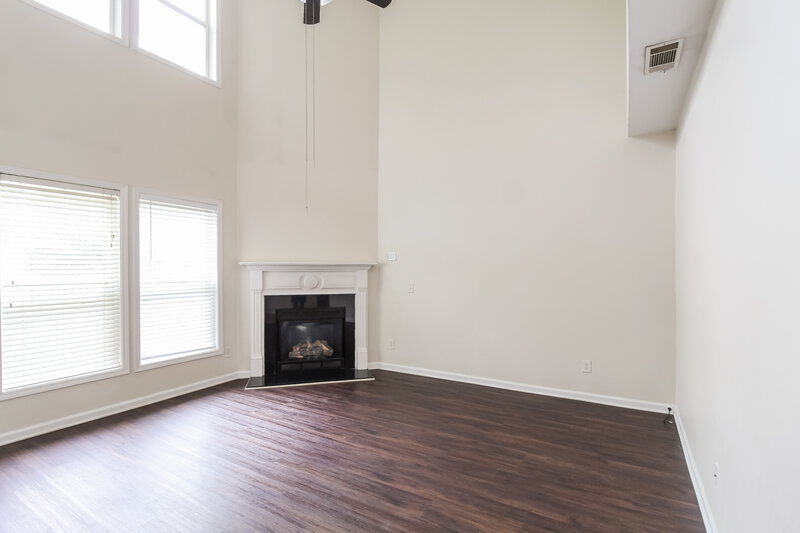 2,150/Mo, 2363 Walnut Tree Ln Buford, GA 30519 Living Room View