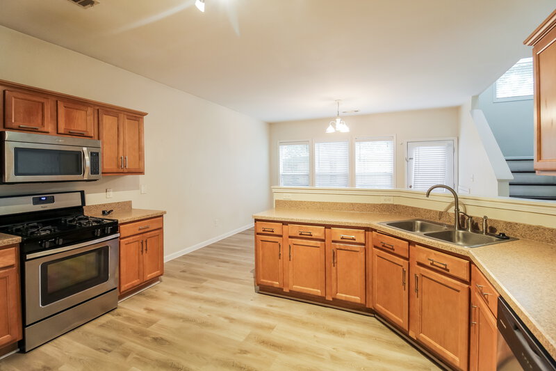 2,150/Mo, 2363 Walnut Tree Ln Buford, GA 30519 Kitchen View 2