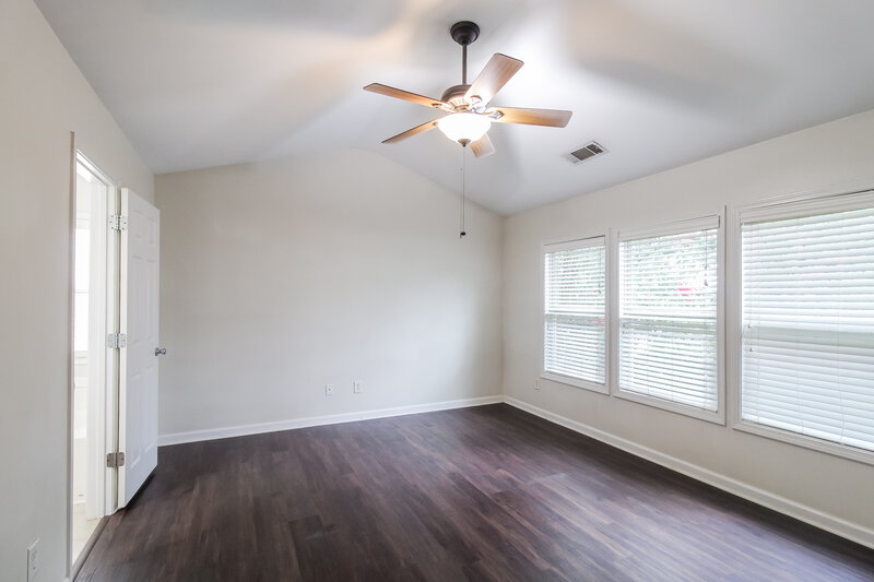 2,150/Mo, 2363 Walnut Tree Ln Buford, GA 30519 Main Bedroom View