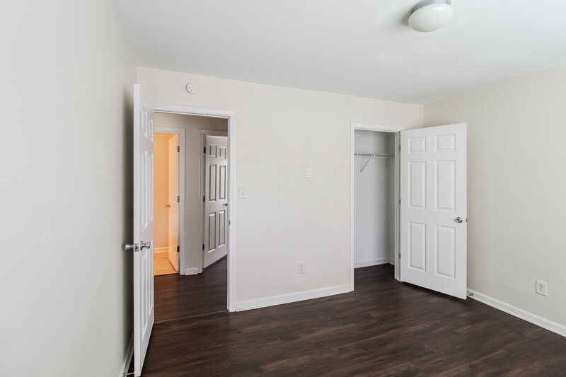 2,150/Mo, 2363 Walnut Tree Ln Buford, GA 30519 Bedroom View 3