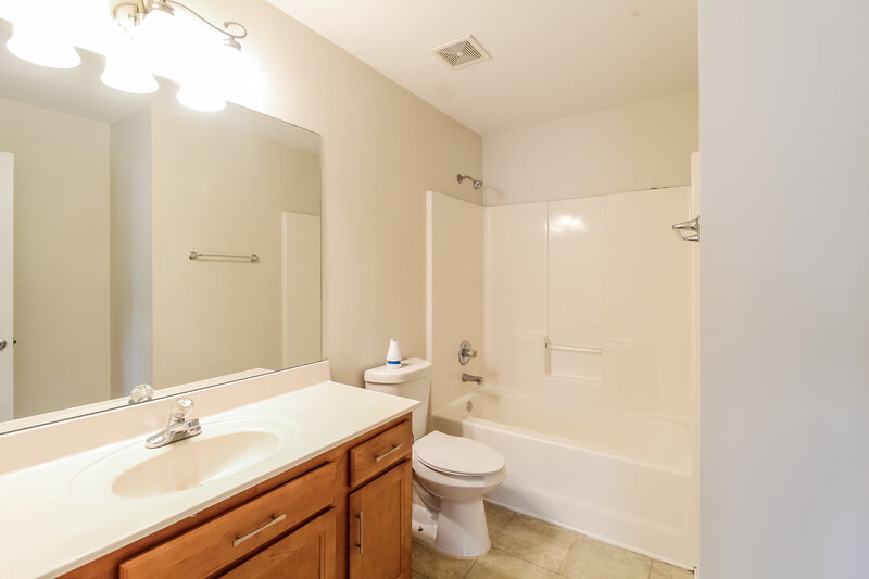 2,150/Mo, 2363 Walnut Tree Ln Buford, GA 30519 Bathroom View