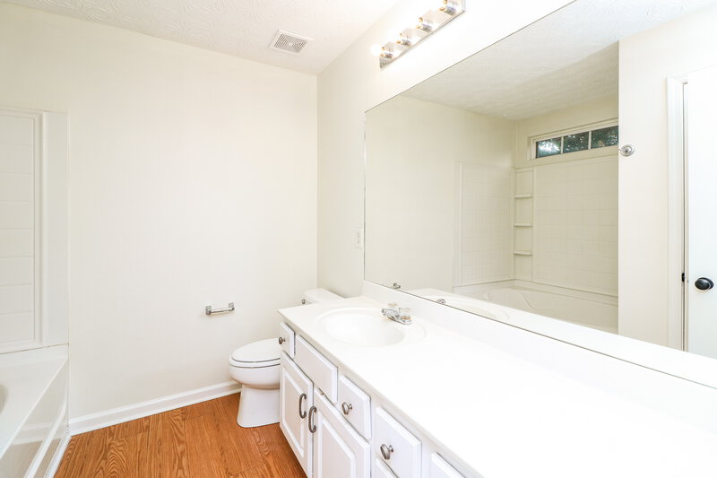 1,645/Mo, 120 Holly Mill Village Dr Canton, GA 30114 Main Bathroom View