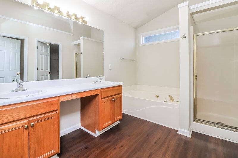 2,655/Mo, 3425 Sandlake Dr SW Marietta, GA 30008 Main Bathroom View