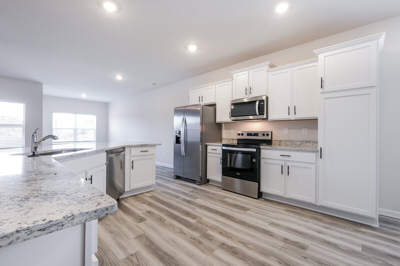 2,140/Mo, 236 Oliver Dr Locust Grove, GA 30248 Kitchen View 2