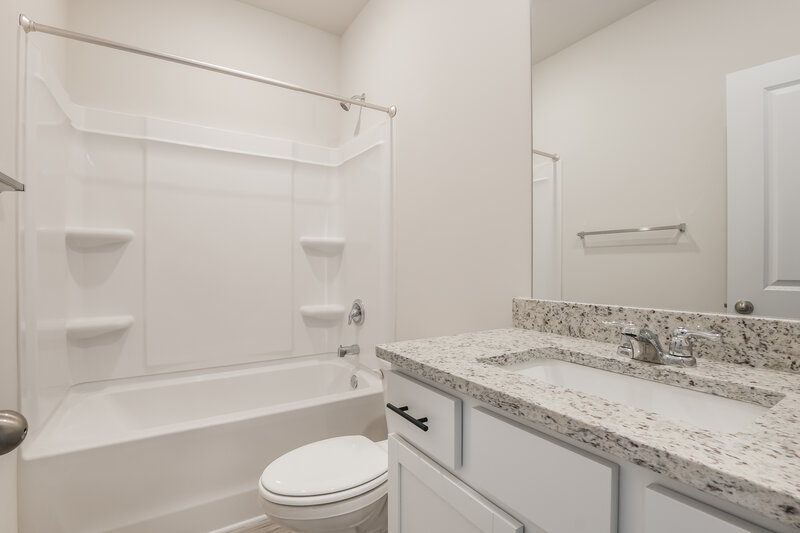 2,140/Mo, 236 Oliver Dr Locust Grove, GA 30248 Bathroom View