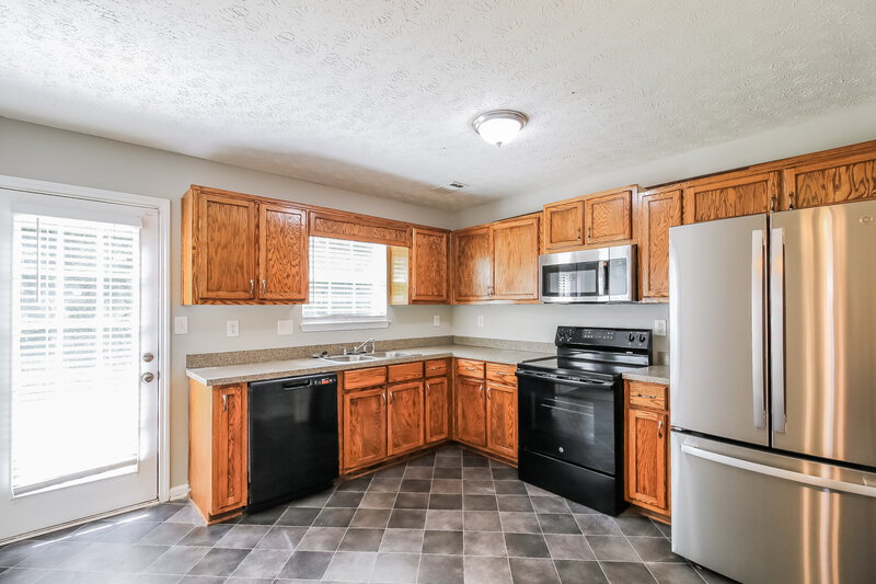 1,995/Mo, 217 Vineyard Ridge Dr Griffin, GA 30223 Kitchen View