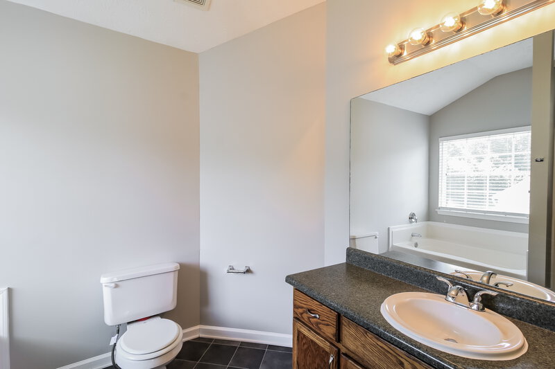 1,995/Mo, 217 Vineyard Ridge Dr Griffin, GA 30223 Main Bathroom View