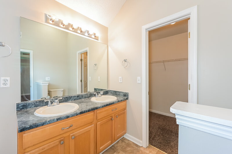 2,095/Mo, 4710 Millenium View Ct Snellville, GA 30039 Main Bathroom View