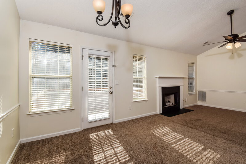 2,710/Mo, 2150 Serenity Dr NW Acworth, GA 30101 Living Room View 2