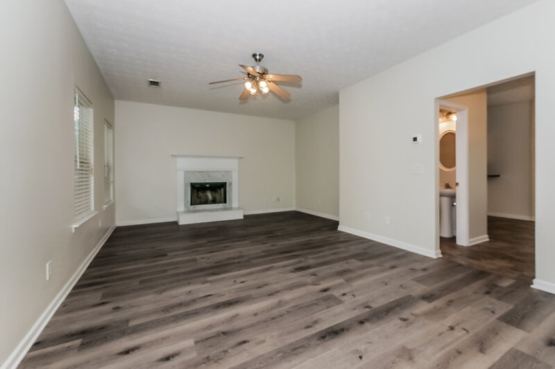 2,215/Mo, 46 Roxbury Ln Newnan, GA 30265 Living Room View 2