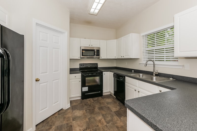 2,215/Mo, 46 Roxbury Ln Newnan, GA 30265 Kitchen View