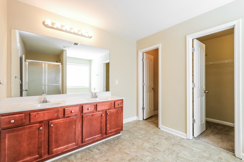 2,490/Mo, 5265 Cactus Cove Ln Buford, GA 30519 Main Bathroom View