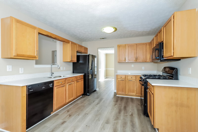 2,130/Mo, 338 Summit View Dr McDonough, GA 30253 Kitchen View