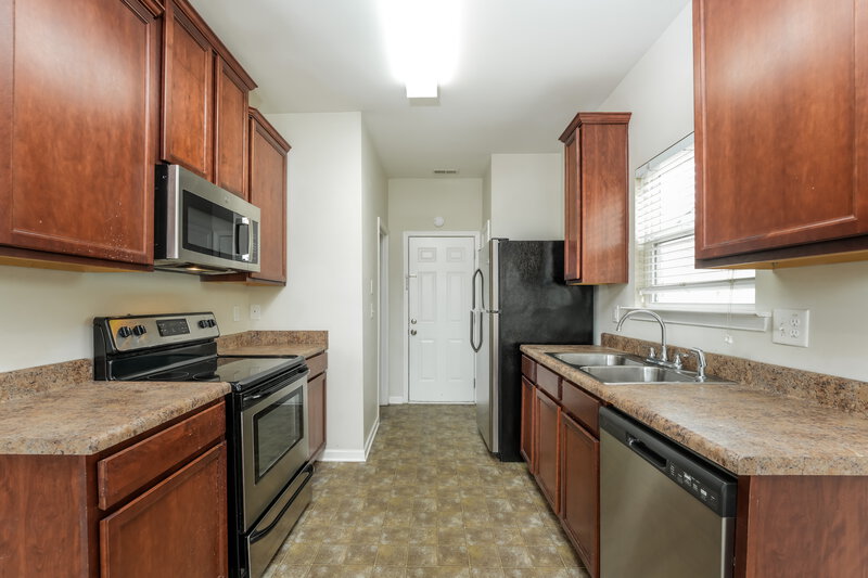 1,950/Mo, 464 Lobdale Falls Dr Lawrenceville, GA 30045 Kitchen View