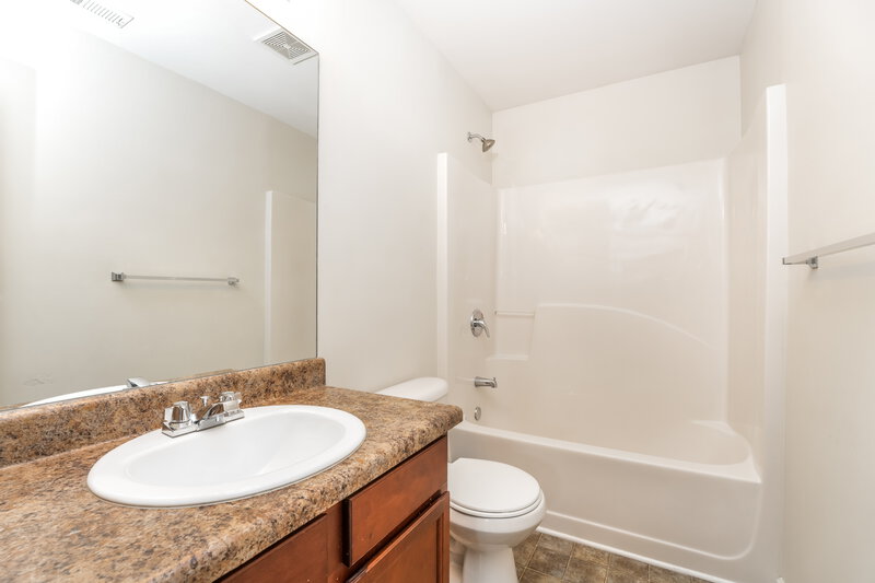 1,950/Mo, 464 Lobdale Falls Dr Lawrenceville, GA 30045 Bathroom View