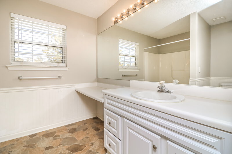 1,825/Mo, 311 Bainbridge Cir Dallas, GA 30132 Main Bathroom View