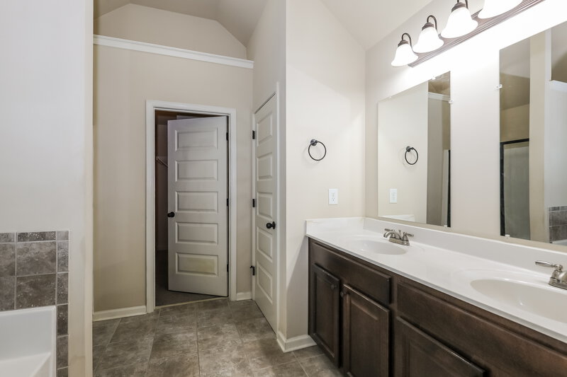 2,795/Mo, 576 Camano Way McDonough, GA 30253 Main Bathroom View